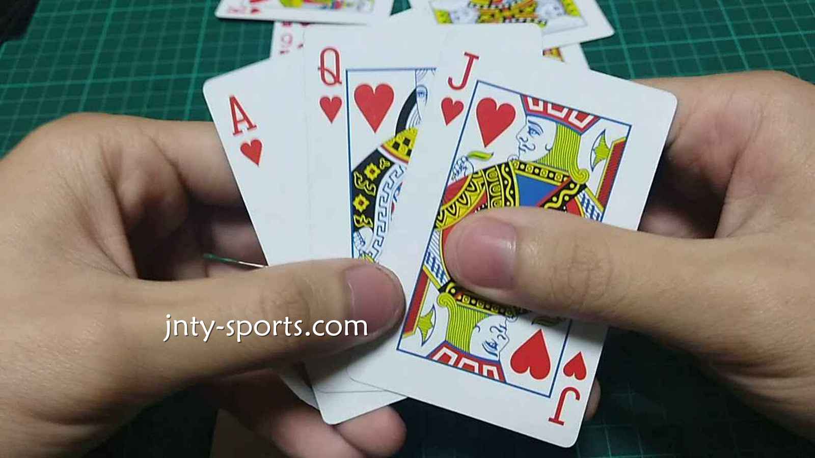 在好体育快速玩起棋牌游戏《越南扑克》经典比大小